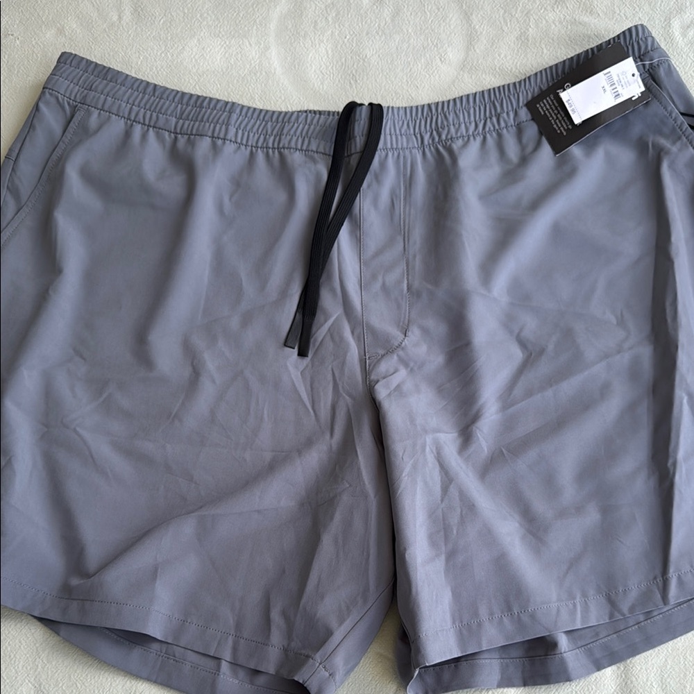 GapFit Men's Moisture Wicking Quick Dry Secure Zipper Pocket Movement Short